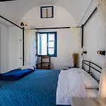 Irigeneia 4* Perissa (Santorini)