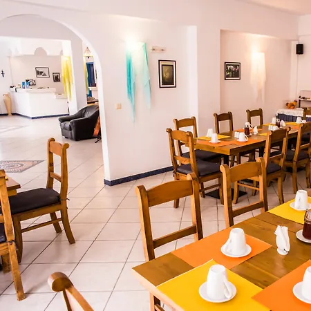 Irigeneia 4* Perissa (Santorini)