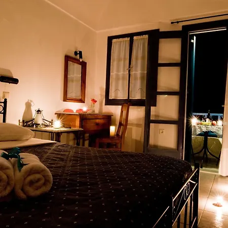 Irigeneia 4* Perissa (Santorini)